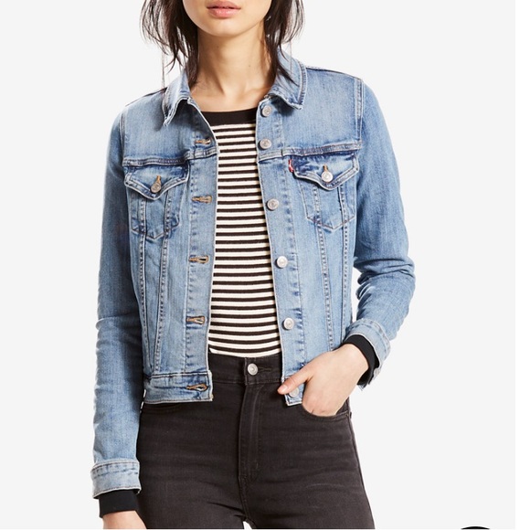 NWOT - Levi’s - Women’s Original Denim Trucker Jean Jacket - Size Large